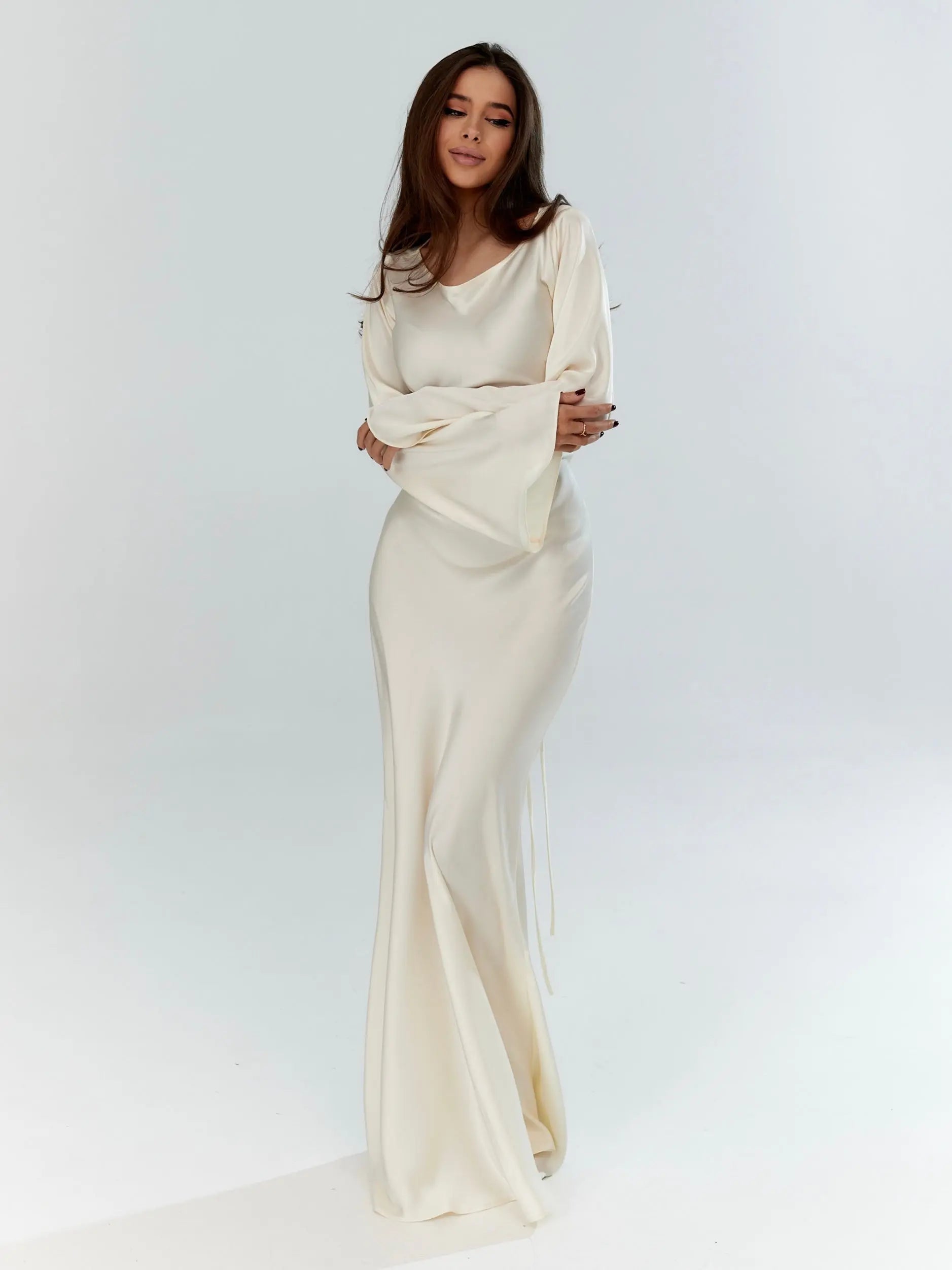 Luxurious Draped Long-Sleeve Satin Evening Floor-Length Maxi Silhouette Elegant Dress